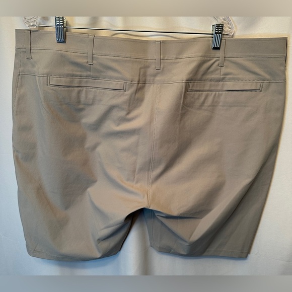 Public Rec Dealmaker Chino+ Short Men’s 44x9 Light Gray Performance Golf $88 - Picture 5 of 9